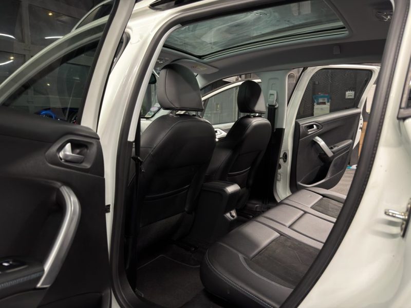 PEUGEOT 2008 CROSSWAY 1.2 TURBO 130 Cv 1ERE MAIN TOIT PANO APPLE CARPLAY & ANDROID - GARANTIE 1 AN