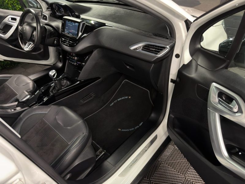 PEUGEOT 2008 CROSSWAY 1.2 TURBO 130 Cv 1ERE MAIN TOIT PANO APPLE CARPLAY & ANDROID - GARANTIE 1 AN
