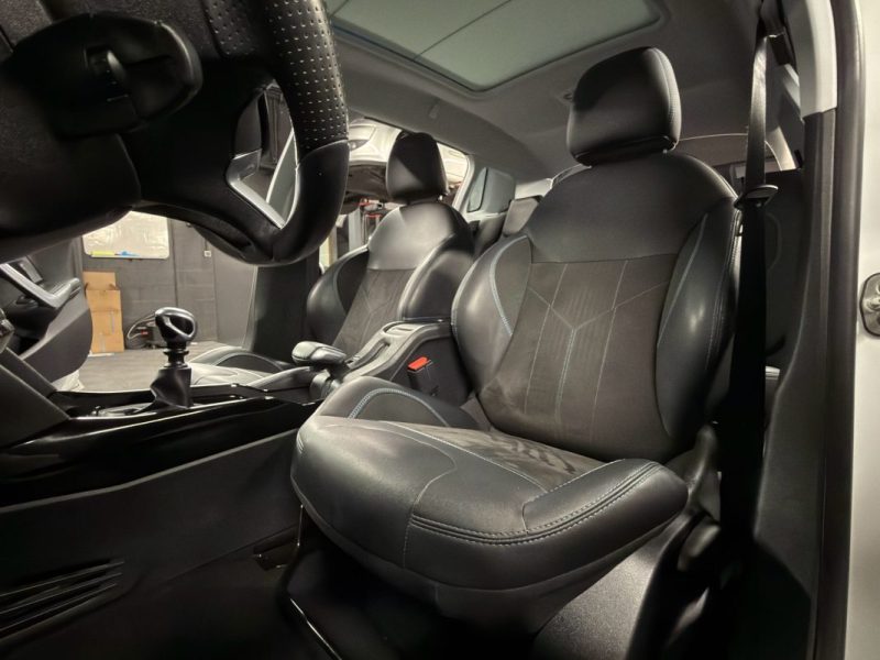 PEUGEOT 2008 CROSSWAY 1.2 TURBO 130 Cv 1ERE MAIN TOIT PANO APPLE CARPLAY & ANDROID - GARANTIE 1 AN