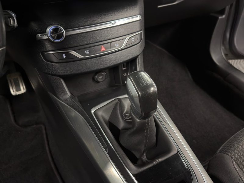 PEUGEOT 308 II STYLE 1.2 TURBO 110 Cv 1ERE MAIN / ECRAN TACTILE CRIT AIR 1 - GARANTIE 1 AN