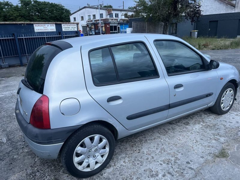 JOLIE RENAULT CLIO II 1.6 RXE BOITE AUTOMATIQUE