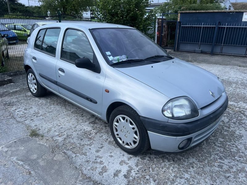 JOLIE RENAULT CLIO II 1.6 RXE BOITE AUTOMATIQUE