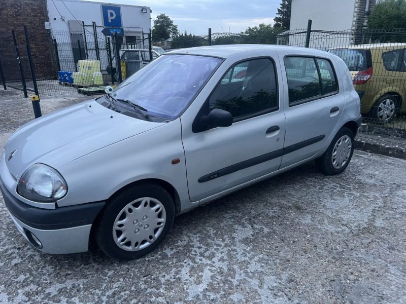 JOLIE RENAULT CLIO II 1.6 RXE BOITE AUTOMATIQUE