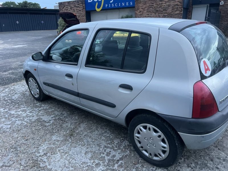 JOLIE RENAULT CLIO II 1.6 RXE BOITE AUTOMATIQUE