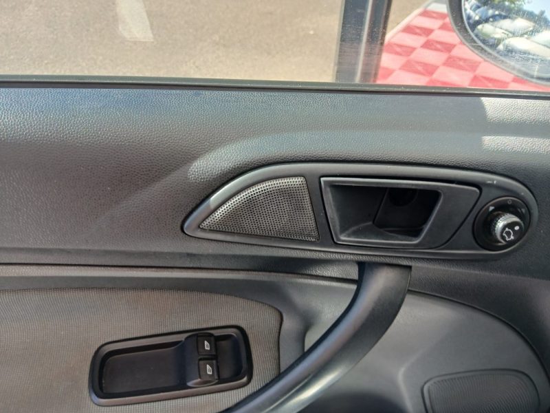 FORD FIESTA  1.4  TDCI 68 cv socièté  2010