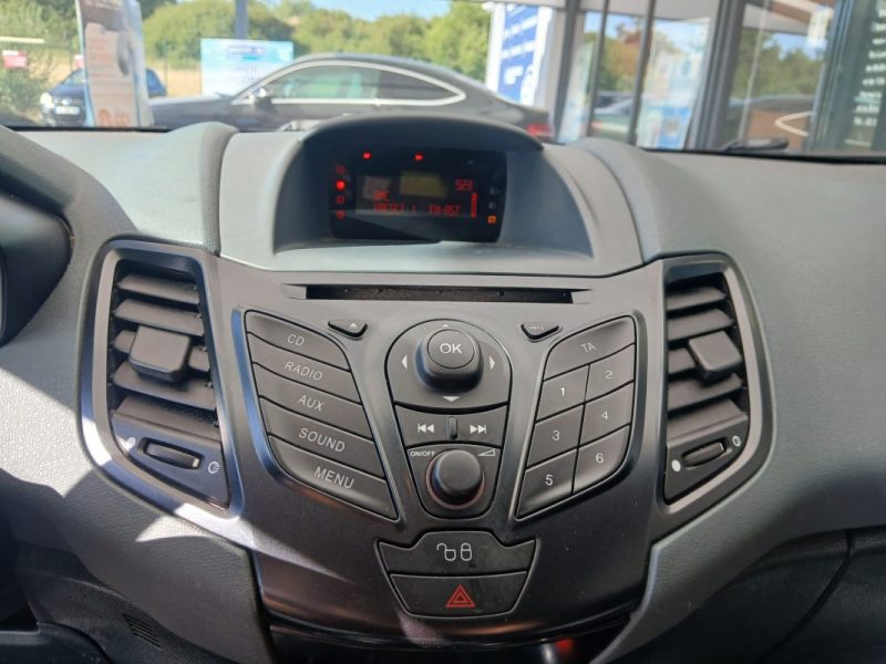 FORD FIESTA  1.4  TDCI 68 cv socièté  2010