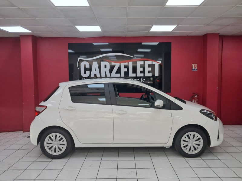 TOYOTA YARIS FRANCE BUSINESS 100cv HYBRIDE/1 ERE MAIN/TVA RECUPERABLE