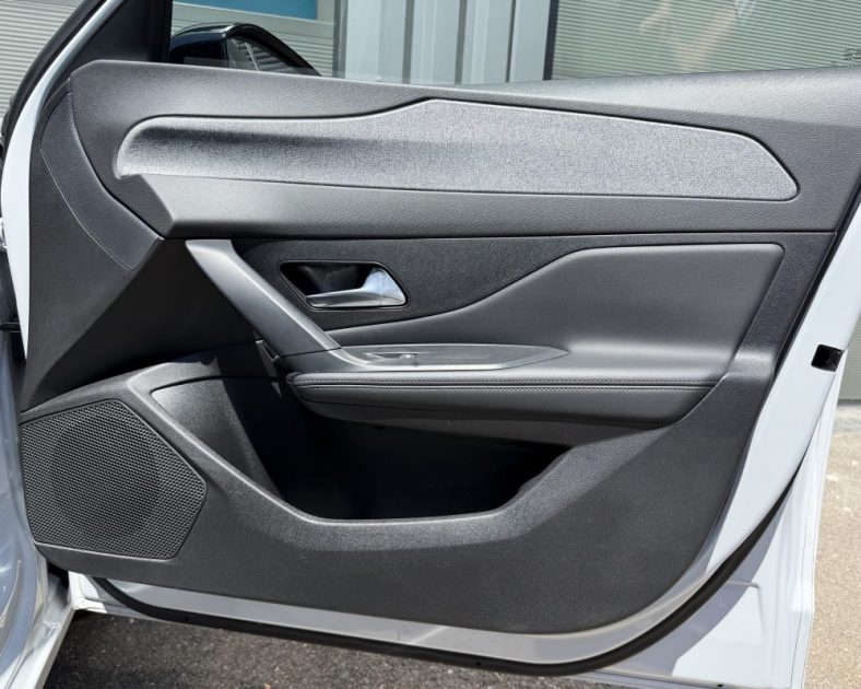 ÉTAT NEUF - PEUGEOT 308 - 3 1.5 BLUEHDI 130 ch -ALLURE - Boite Automatique - FULL
