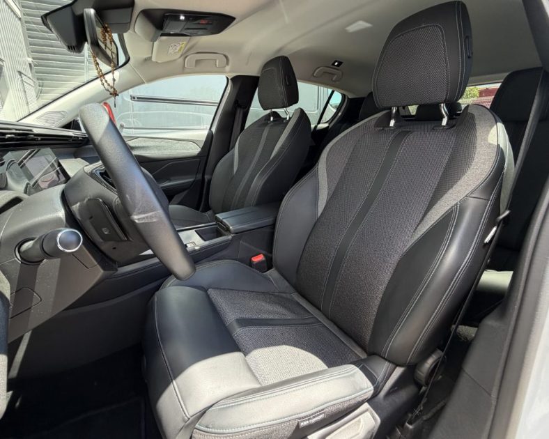 ÉTAT NEUF - PEUGEOT 308 - 3 1.5 BLUEHDI 130 ch -ALLURE - Boite Automatique - FULL