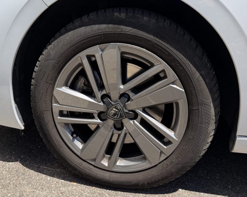 ÉTAT NEUF - PEUGEOT 308 - 3 1.5 BLUEHDI 130 ch -ALLURE - Boite Automatique - FULL