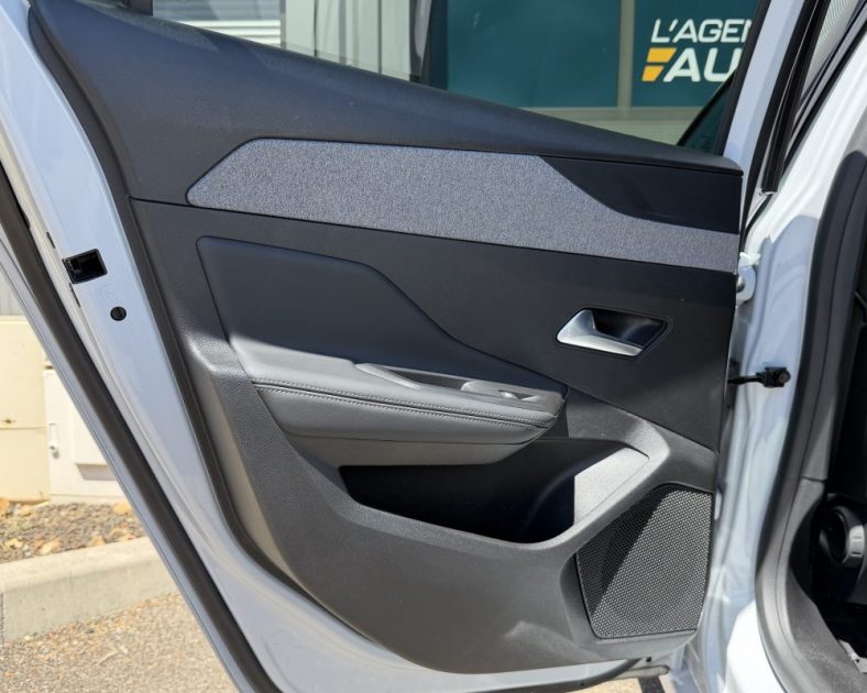ÉTAT NEUF - PEUGEOT 308 - 3 1.5 BLUEHDI 130 ch -ALLURE - Boite Automatique - FULL