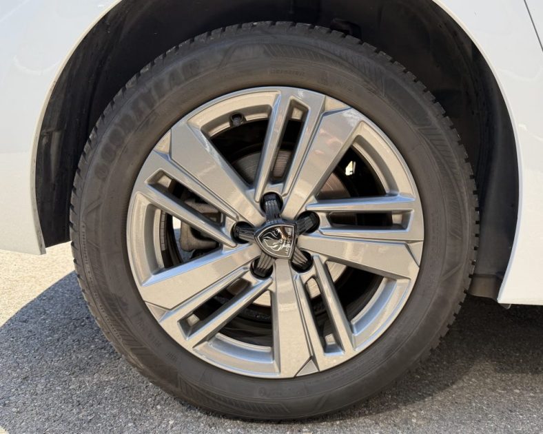 ÉTAT NEUF - PEUGEOT 308 - 3 1.5 BLUEHDI 130 ch -ALLURE - Boite Automatique - FULL