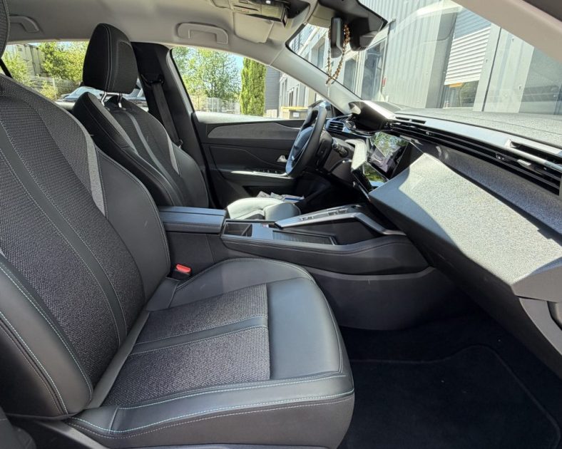 ÉTAT NEUF - PEUGEOT 308 - 3 1.5 BLUEHDI 130 ch -ALLURE - Boite Automatique - FULL