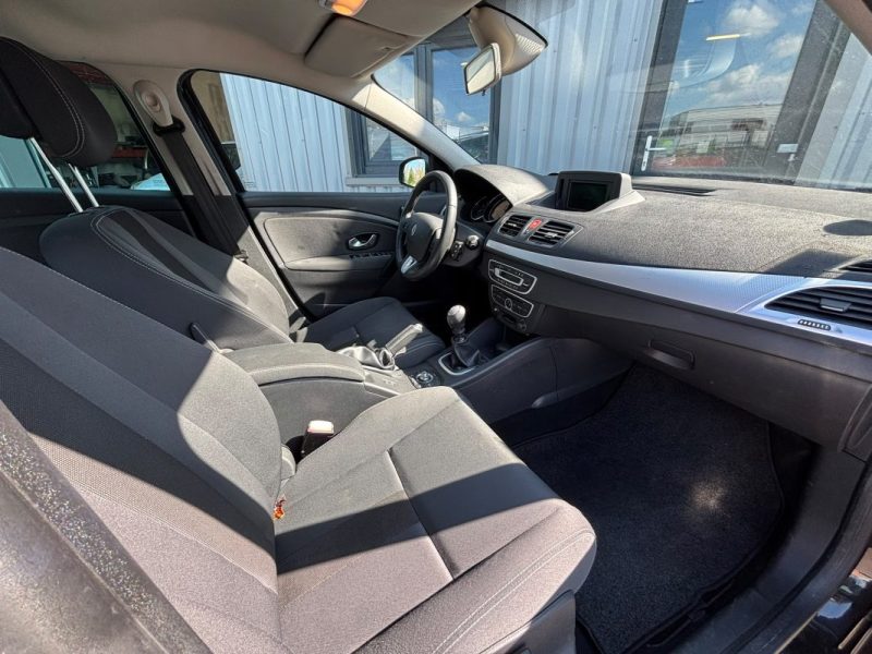 RENAULT MEGANE 1.9 dCI 130CV PACK AUTHENTIQUE 