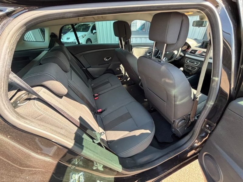 RENAULT MEGANE 1.9 dCI 130CV PACK AUTHENTIQUE 
