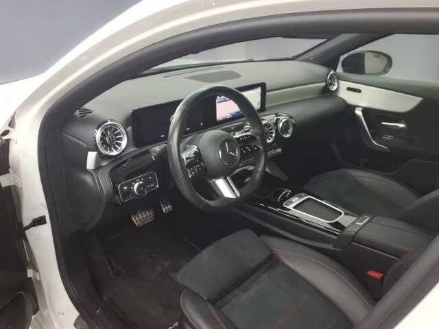 MERCEDES CLASSE A BERLINE 200D 150CH AMG LINE PANO 