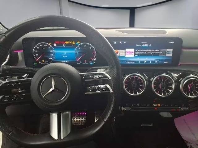 MERCEDES CLASSE A BERLINE 200D 150CH AMG LINE PANO 