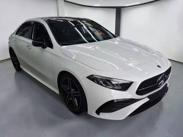 MERCEDES CLASSE A BERLINE 200D 150CH AMG LINE PANO 