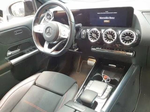 MERCEDES GLA 220D AMG LINE ATTELAGE 