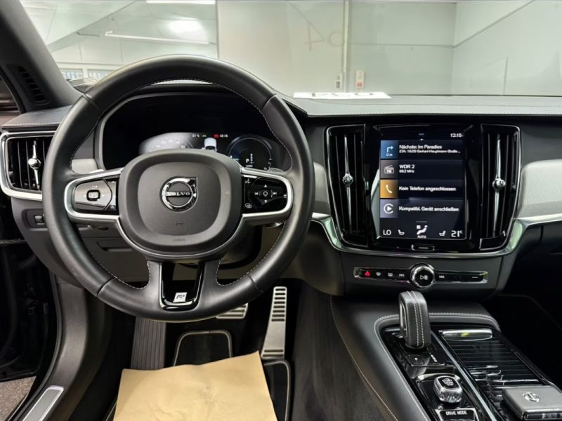 VOLVO V90 T8 PLUG-IN R-DESIGN AWD PANO ATTELAGE 