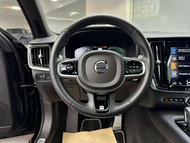 VOLVO V90 T8 PLUG-IN R-DESIGN AWD PANO ATTELAGE 