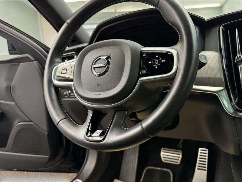 VOLVO V90 T8 PLUG-IN R-DESIGN AWD PANO ATTELAGE 
