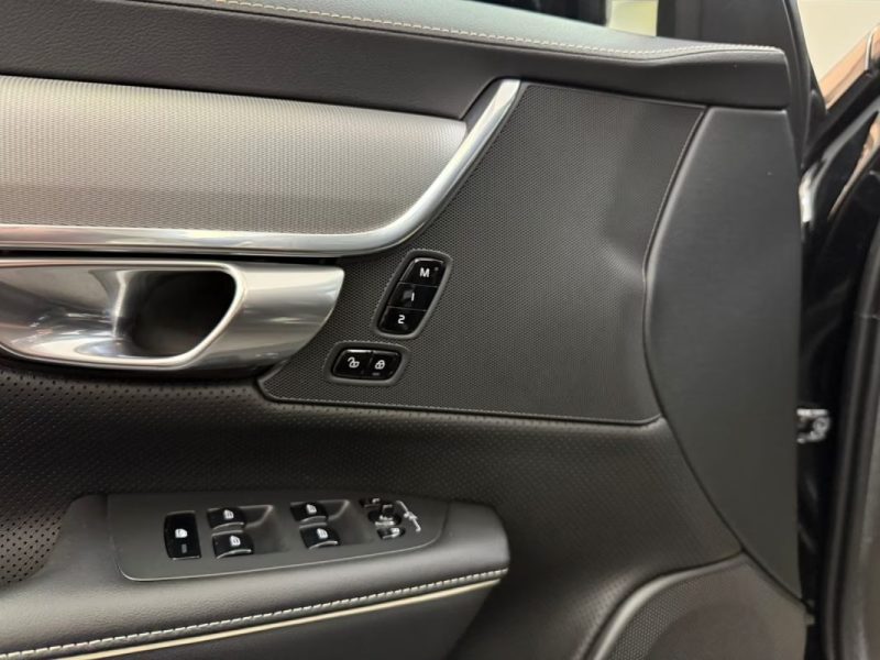 VOLVO V90 T8 PLUG-IN R-DESIGN AWD PANO ATTELAGE 