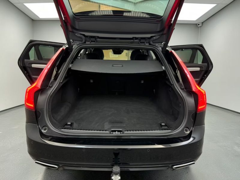 VOLVO V90 T8 PLUG-IN R-DESIGN AWD PANO ATTELAGE 