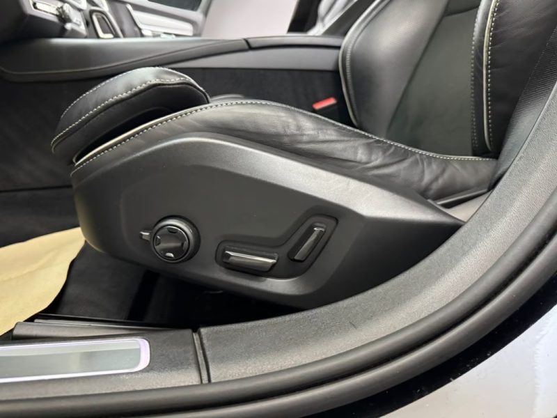 VOLVO V90 T8 PLUG-IN R-DESIGN AWD PANO ATTELAGE 