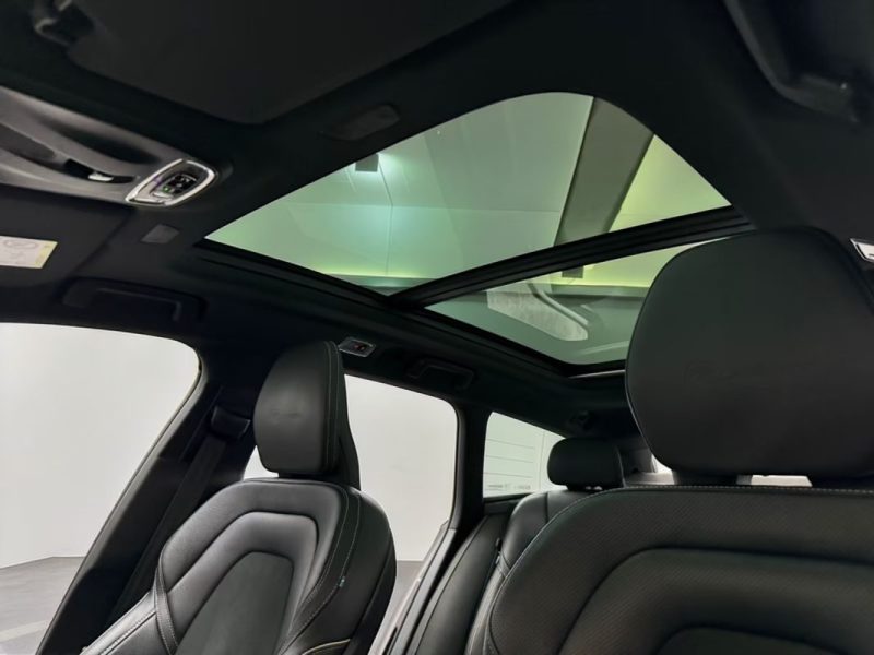 VOLVO V90 T8 PLUG-IN R-DESIGN AWD PANO ATTELAGE 
