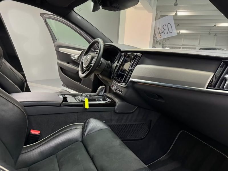 VOLVO V90 T8 PLUG-IN R-DESIGN AWD PANO ATTELAGE 