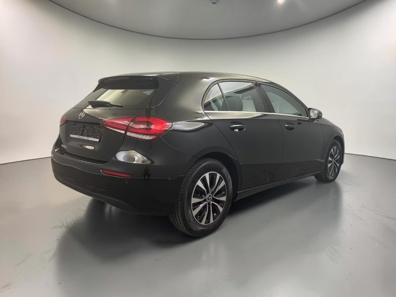 MERCEDES CLASSE A 180D CUIR 1 MAIN MUBX 