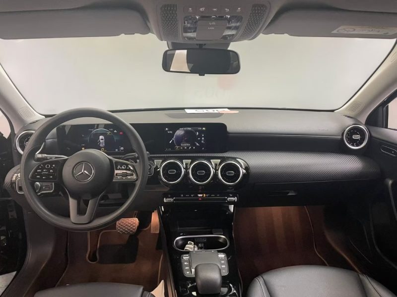 MERCEDES CLASSE A 180D CUIR 1 MAIN MUBX 