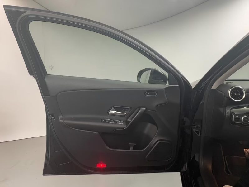 MERCEDES CLASSE A 180D CUIR 1 MAIN MUBX 