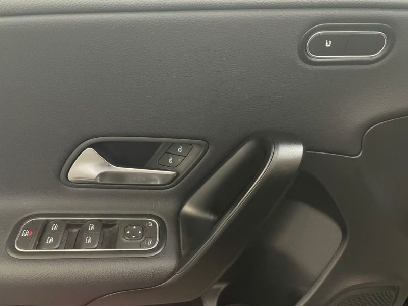 MERCEDES CLASSE A 180D CUIR 1 MAIN MUBX 