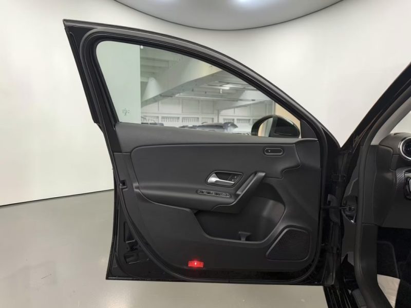 MERCEDES CLASSE A 180D CUIR PREMIERE MAIN 