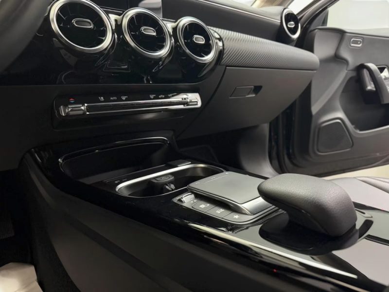 MERCEDES CLASSE A 180D CUIR PREMIERE MAIN 