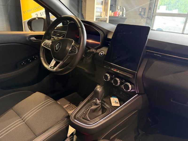 RENAULT  CLIO  E-TECH ENGINEERED FULL HYBRID 145 