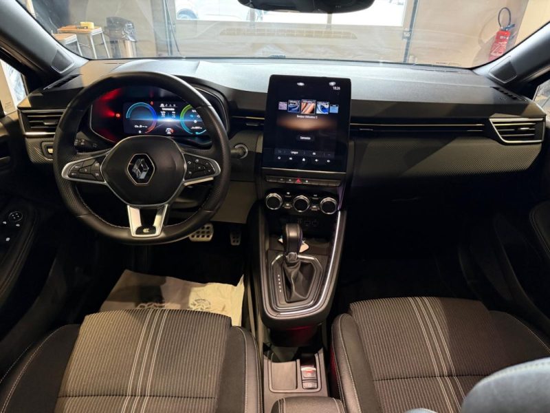 RENAULT  CLIO  E-TECH ENGINEERED FULL HYBRID 145 