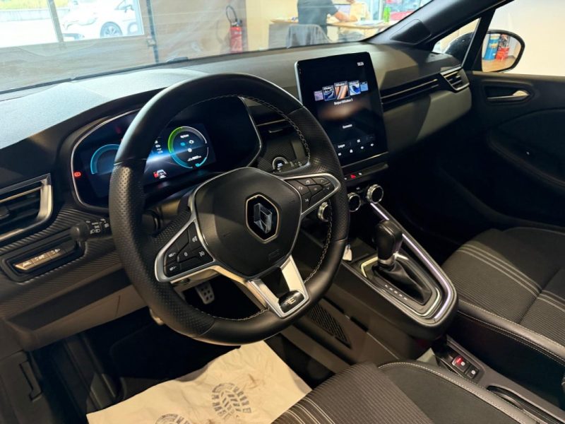 RENAULT  CLIO  E-TECH ENGINEERED FULL HYBRID 145 