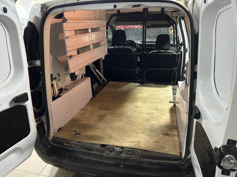 RENAULT EXPRESS VAN 1.5 BLUE DCI 95 ECO CONFORT 12/2021 PRIX HT : 8325 € PRIX TTC : 9990 €