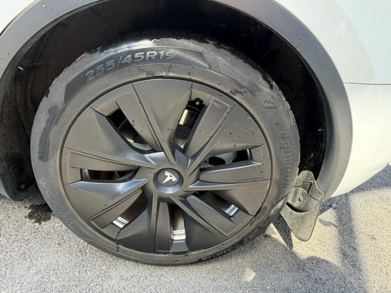 TESLA MODEL Y STANDARD PROPULSION 2024 ATTELAGE