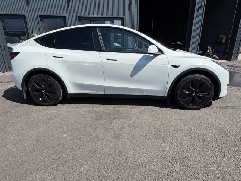 TESLA MODEL Y STANDARD PROPULSION 2024 ATTELAGE