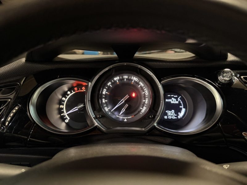 CITROEN DS3 1.6 E-HDI 90ch EMERAUDE ADDICT 