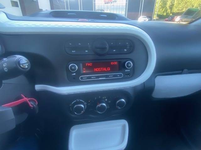 RENAULT TWINGOIII 1.0 SCE 70 ENERGY LIMITED 2015