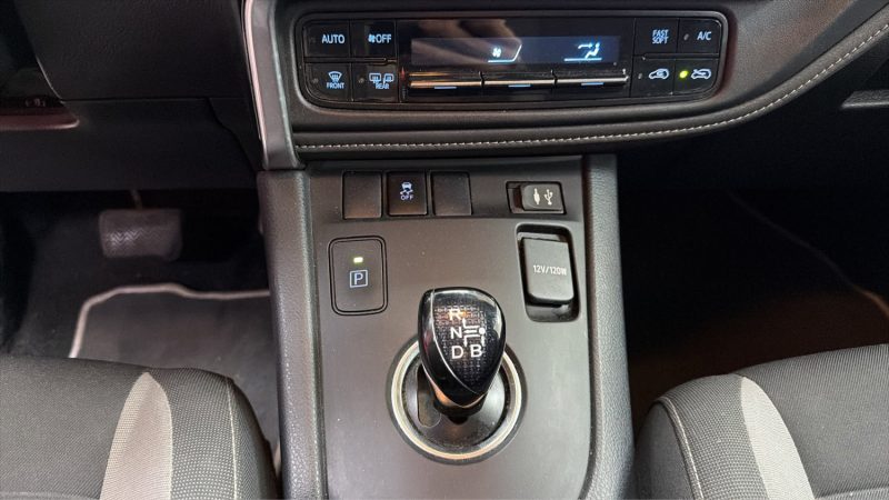 TOYOTA AURIS BERLINE HYBRIDE 1.8 AUTO DESIGN BUSINESS 136cv/1 ERE MAIN/TVA RECUPERABLE