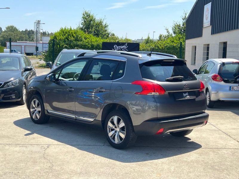 Peugeot 2008 1.2i 110 Allure / Garantie 3/12 Mois