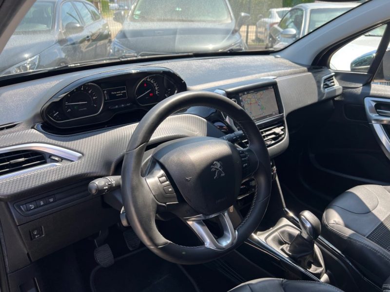 Peugeot 2008 1.2i 110 Allure / Garantie 3/12 Mois
