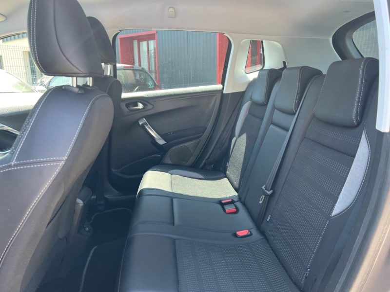 Peugeot 2008 1.2i 110 Allure / Garantie 3/12 Mois