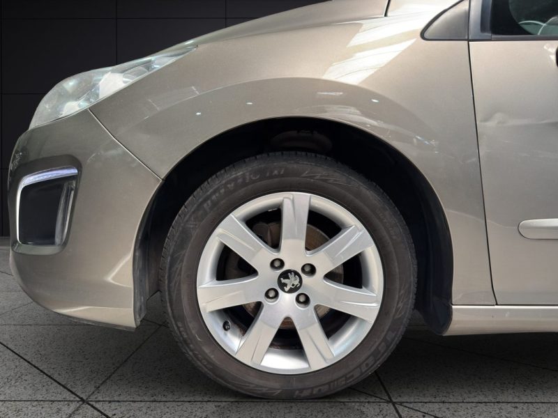 PEUGEOT 308 1.6 HDI 112CH BVA PREMIUM 2011
